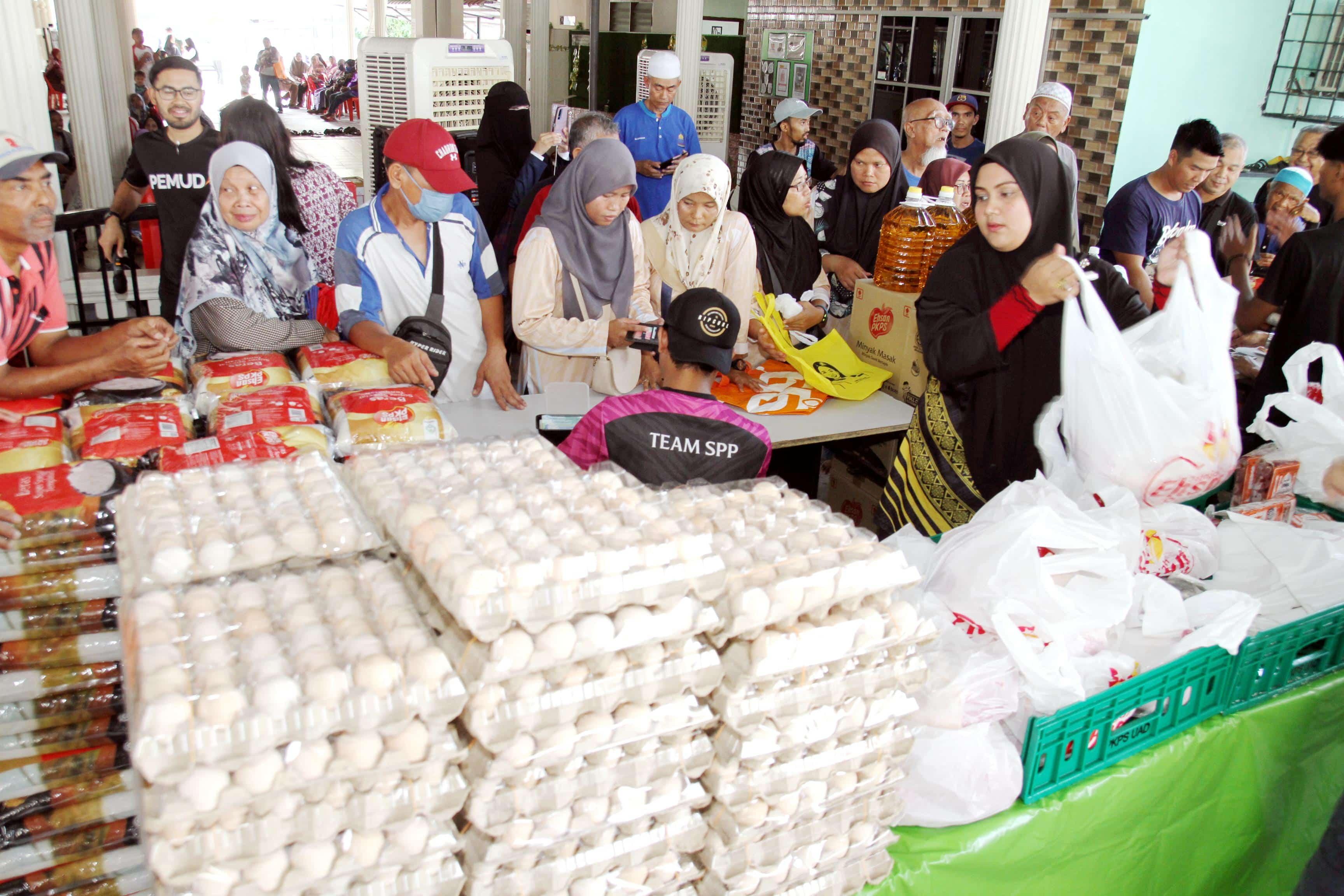 Beli barangan asas di JER murah, dapat tampung keperluan sebulan