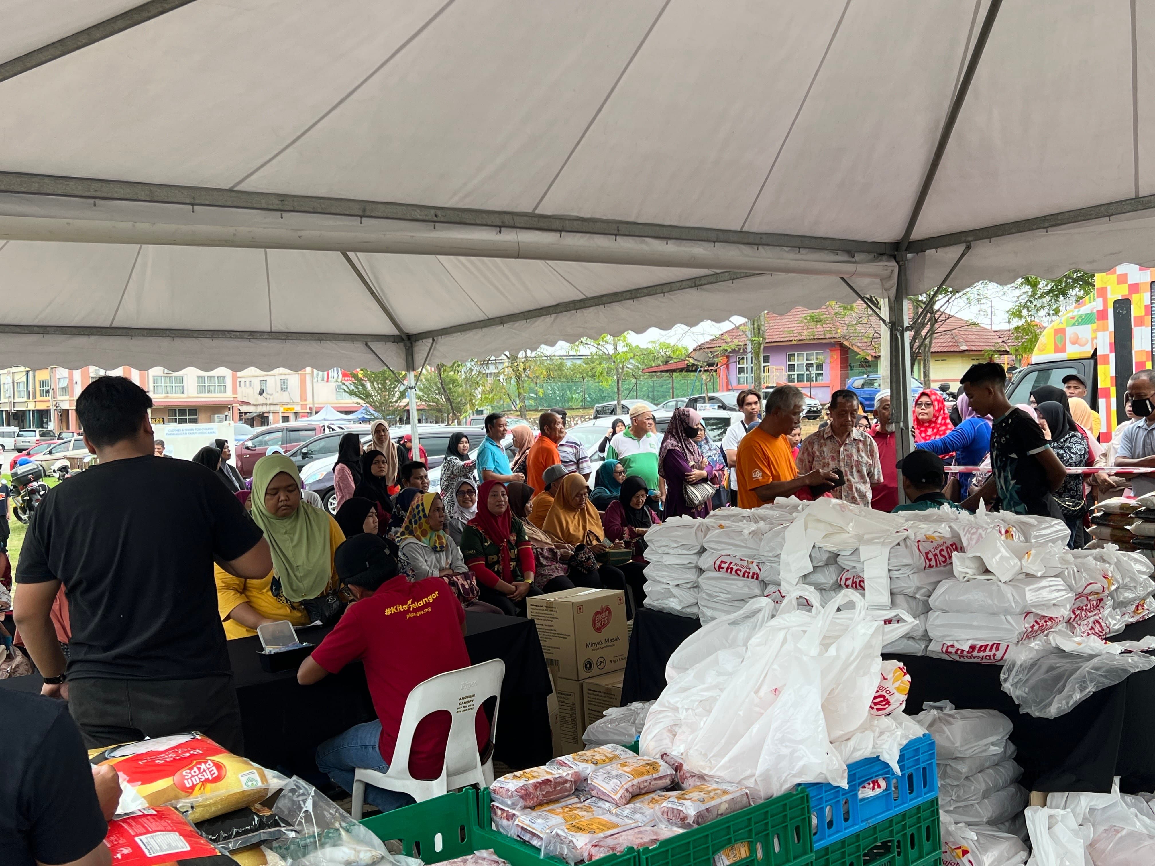 Baucar tunai, barangan percuma tarikan jualan murah DUN Batang Kali