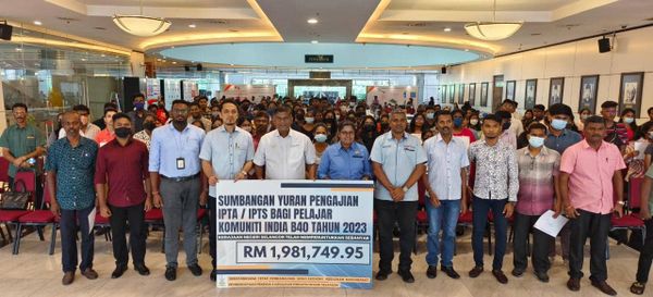 உயர்கல்விக் கட்டணத் திட்டத்தின் கீழ் 502 இந்திய மாணவர்களுக்கு வெ.20 லட்சம் நிதி – மாநில அரசு ஒதுக்கீடு