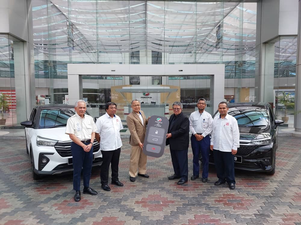Wakaf Selangor terima sumbangan kenderaan Perodua