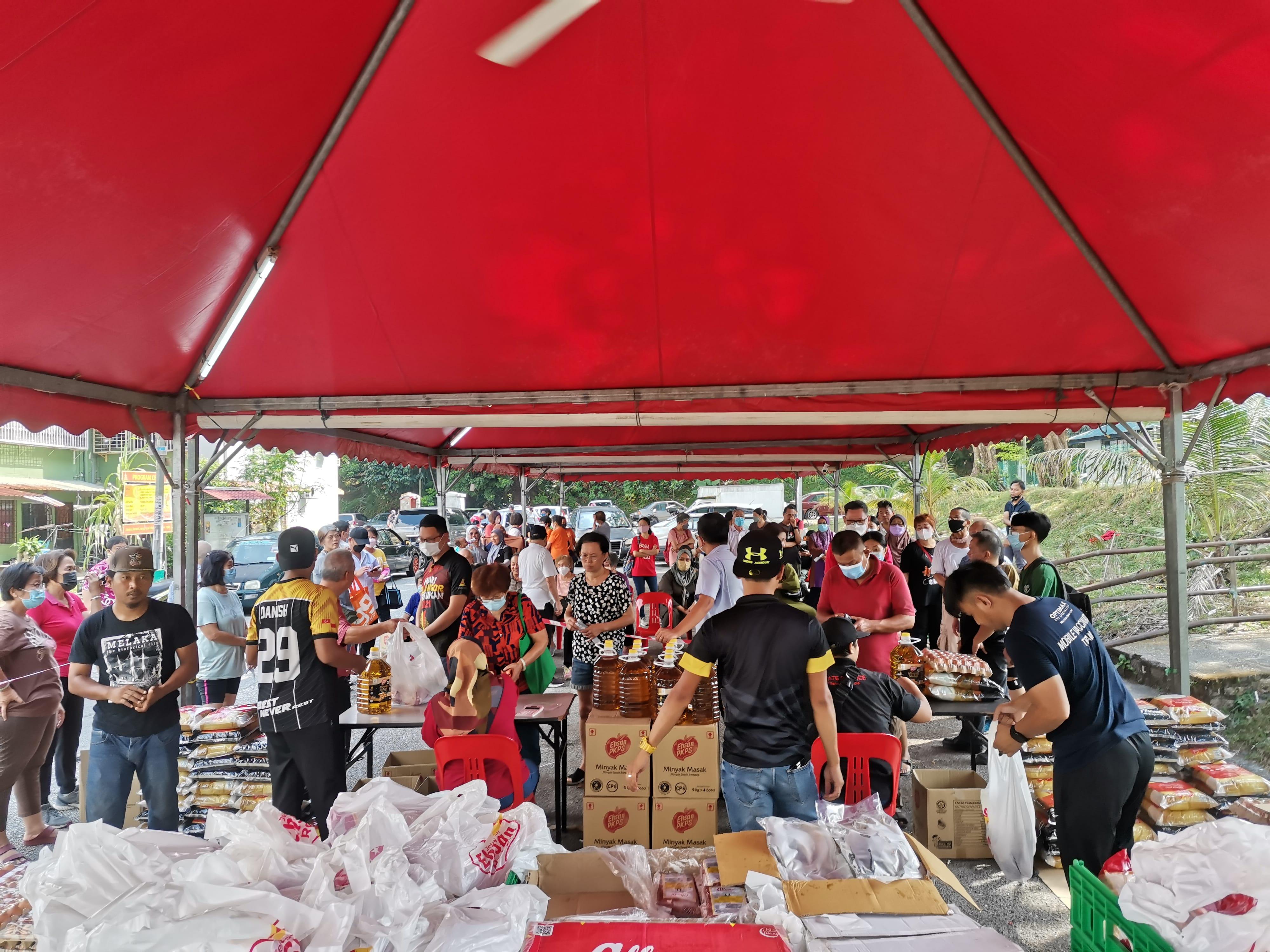 Jualan murah negeri terus dapat sambutan, 400 ekor ayam habis kurang dua jam