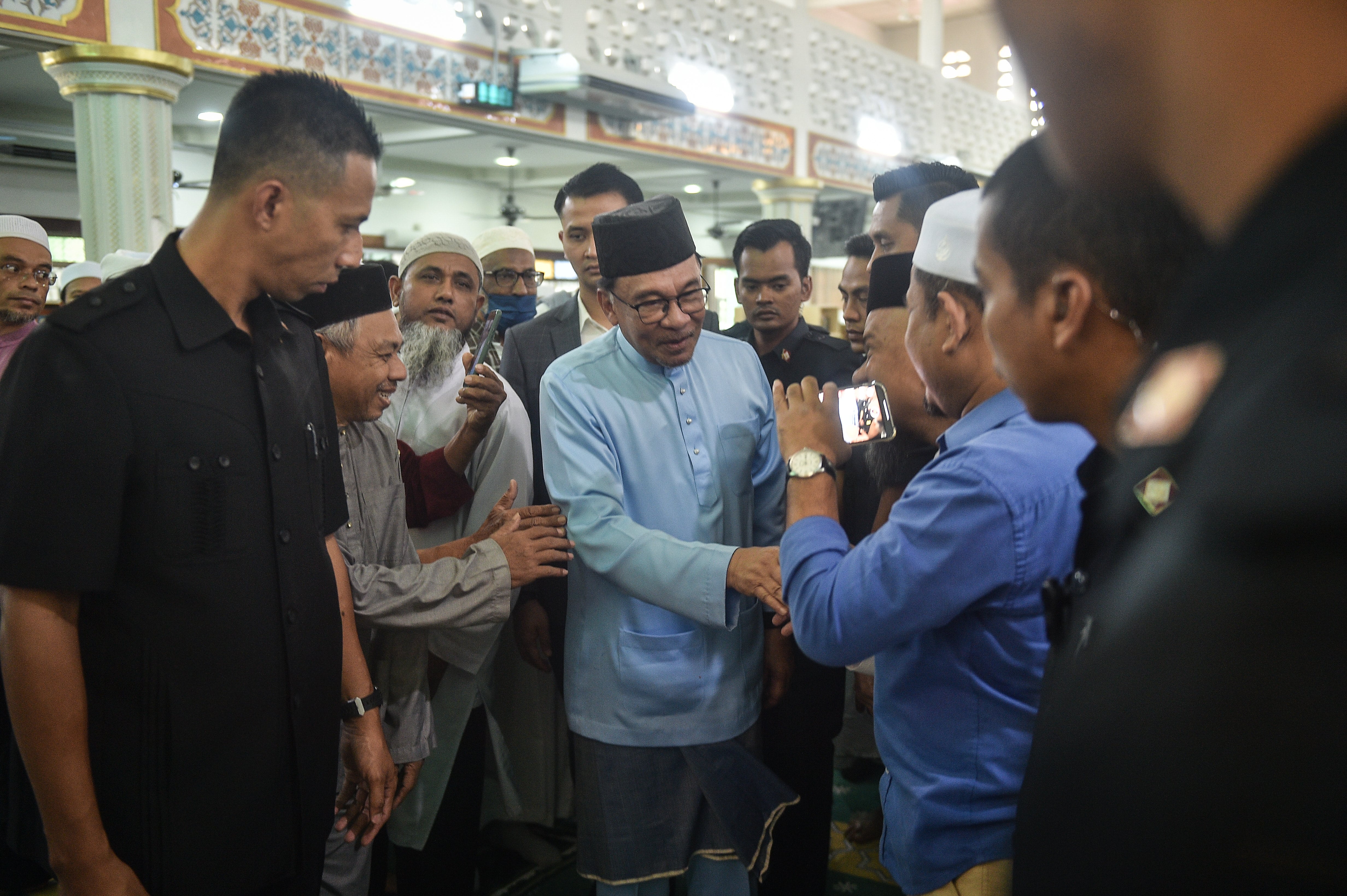 PM solat Jumaat bersama 2,000 jemaah di Masjid Jamiul-Huda, Ampang