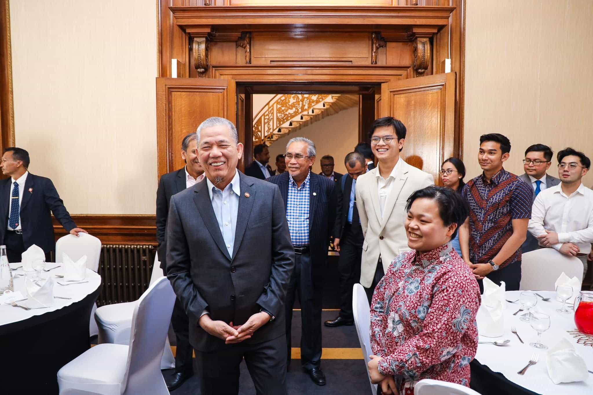 法迪拉接待东帝汶副总理来访