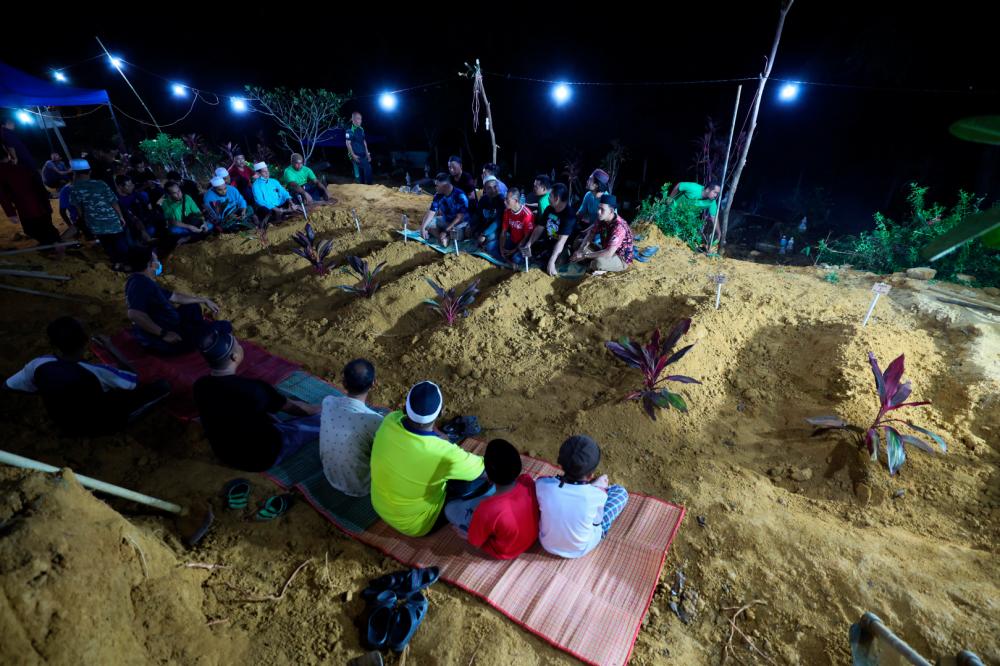 Water surge tragedy: Seven family members share common final resting place