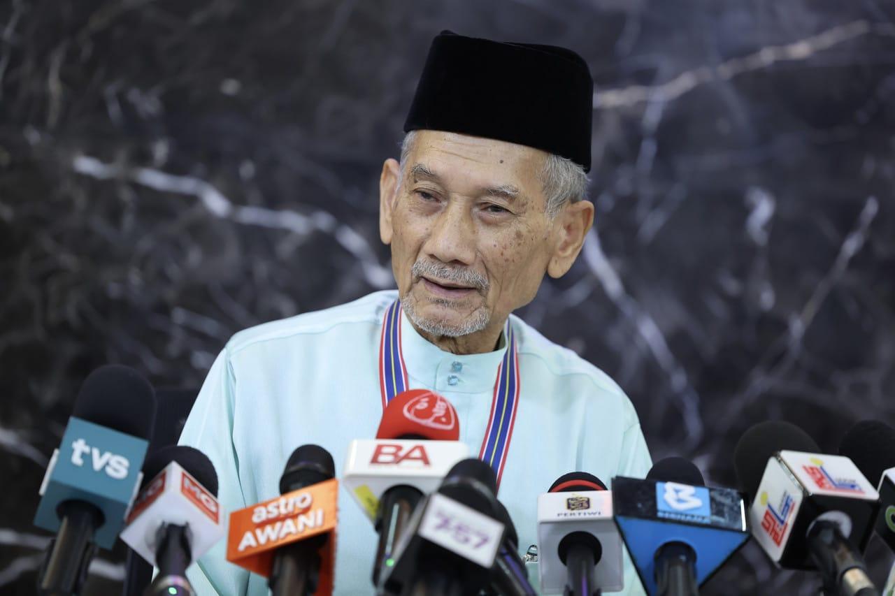 Do not raise racial issues, for unity's sake — Tokoh Maal Hijrah recipient