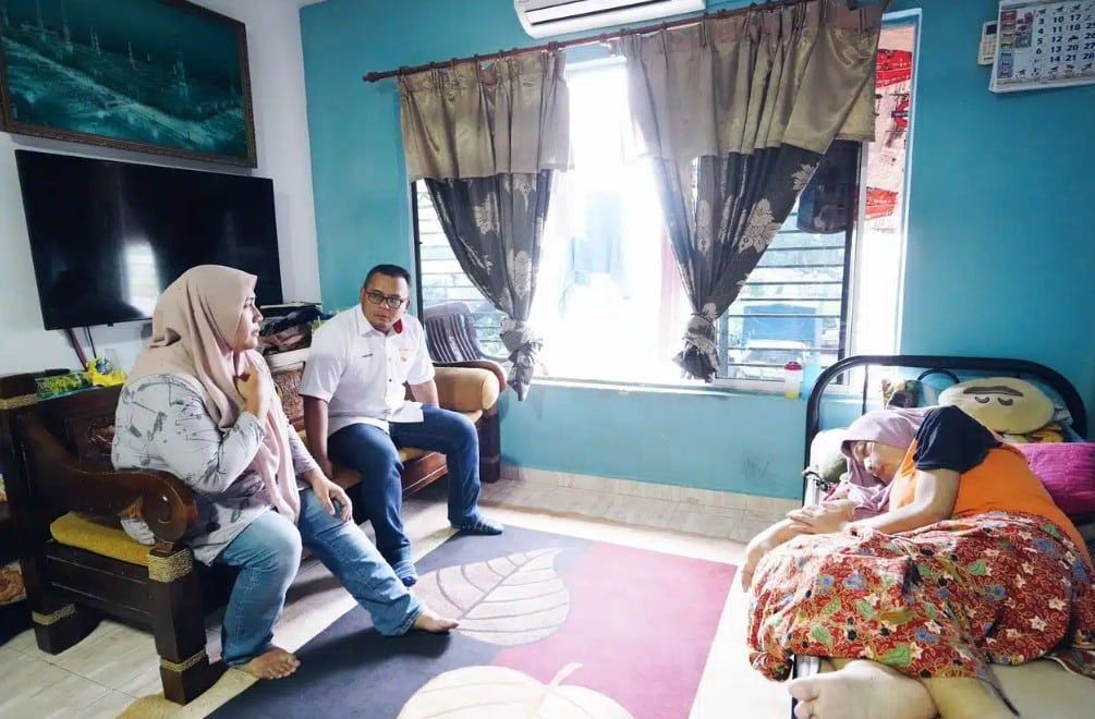 竞选期间抽空探访病患  阿米鲁丁获赞关心人民