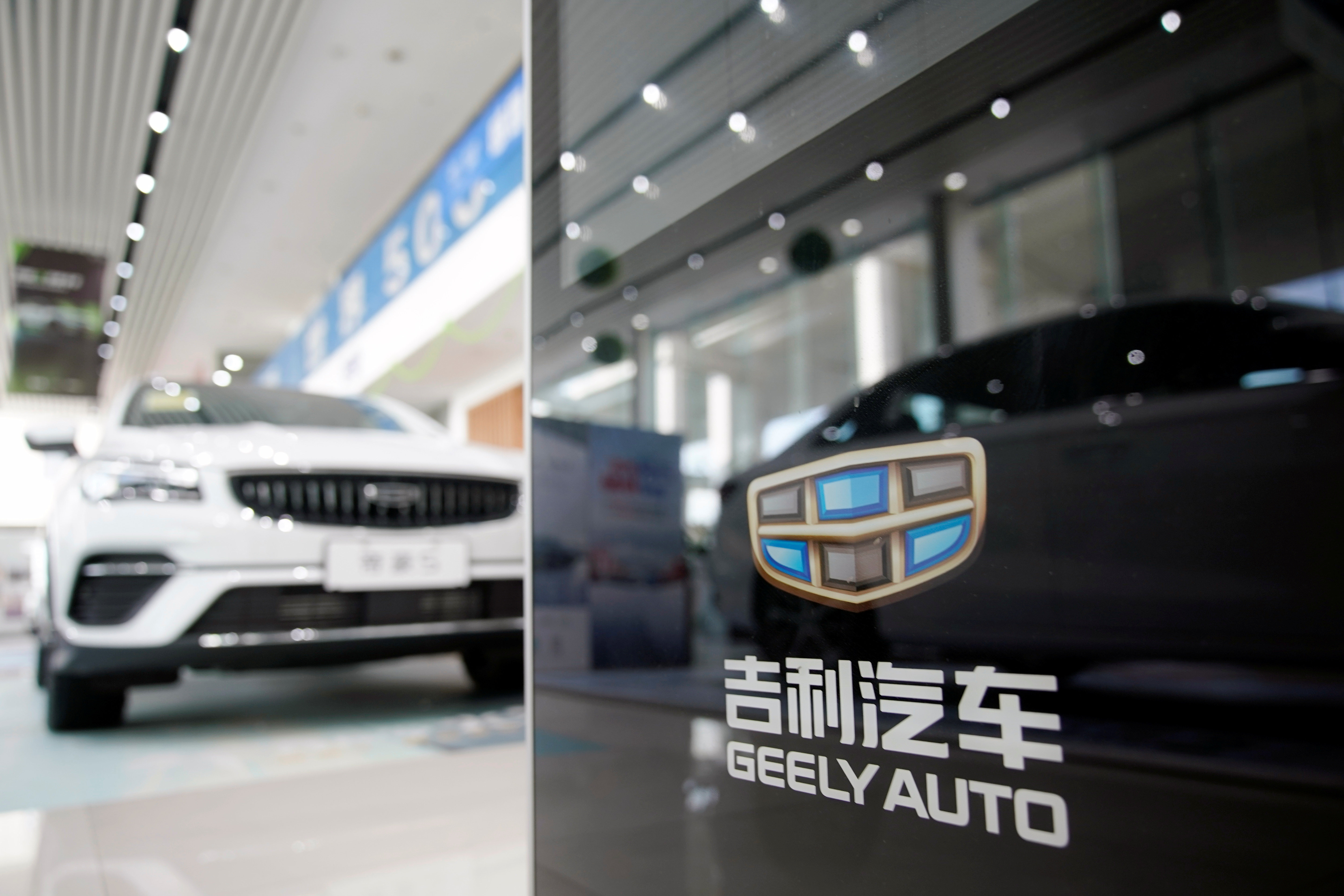 Geely, Renault strike deal to develop gasoline engines, hybrid tech