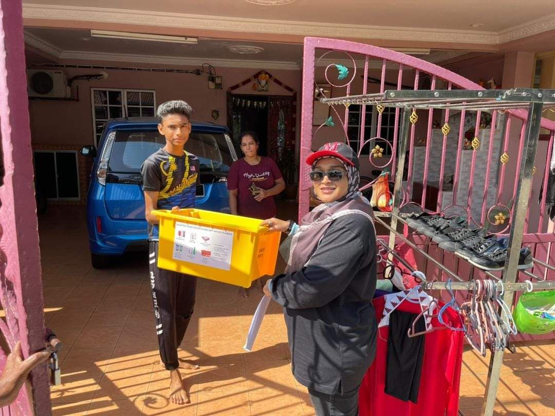 MPK edar kotak, galak penduduk kumpul barang kitar semula