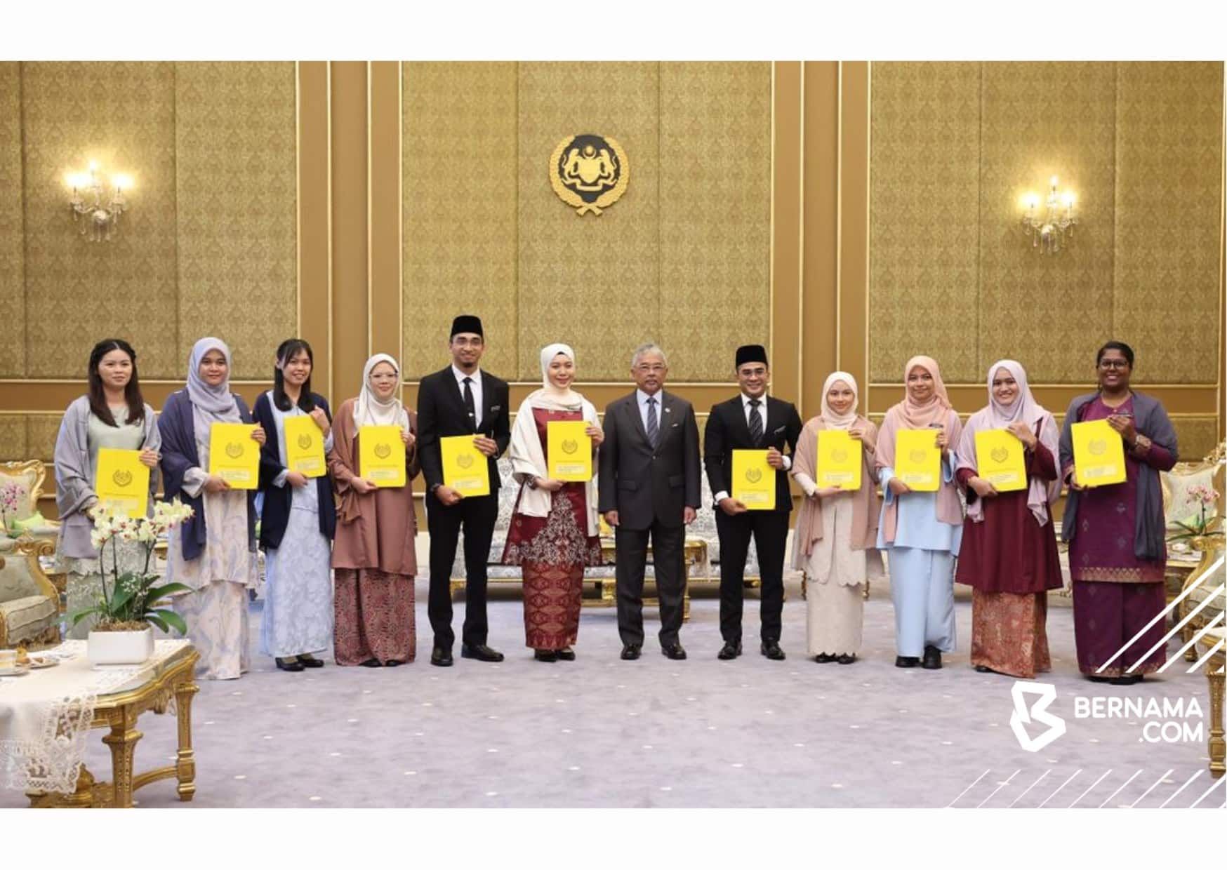 11人获元首奖学金修硕博学位