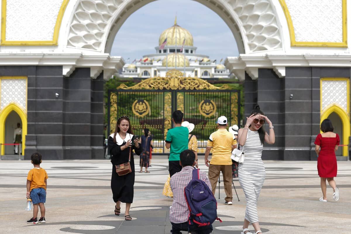 சுற்றுப்பயணிகள் எண்ணிக்கை அதிகரிப்பின் மூலம் ரிங்கிட்டின் மதிப்பு வலுப்பெறும்- துணையமைச்சர் நம்பிக்கை