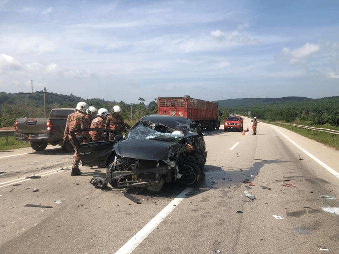 Tiga maut, lapan cedera kemalangan babit tiga kereta