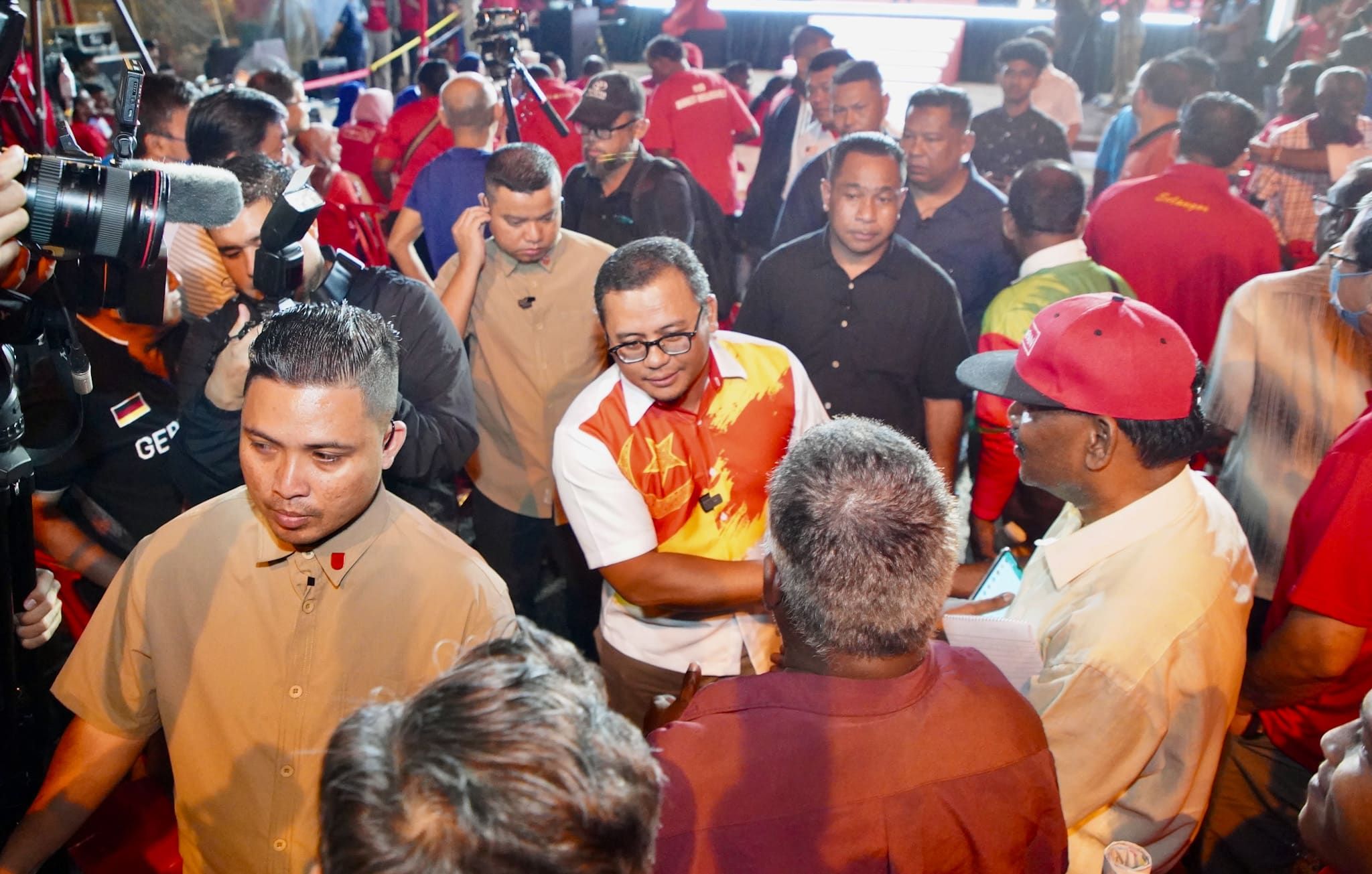 向搞分裂的政党说“不”！ 支持团结政府中庸施政