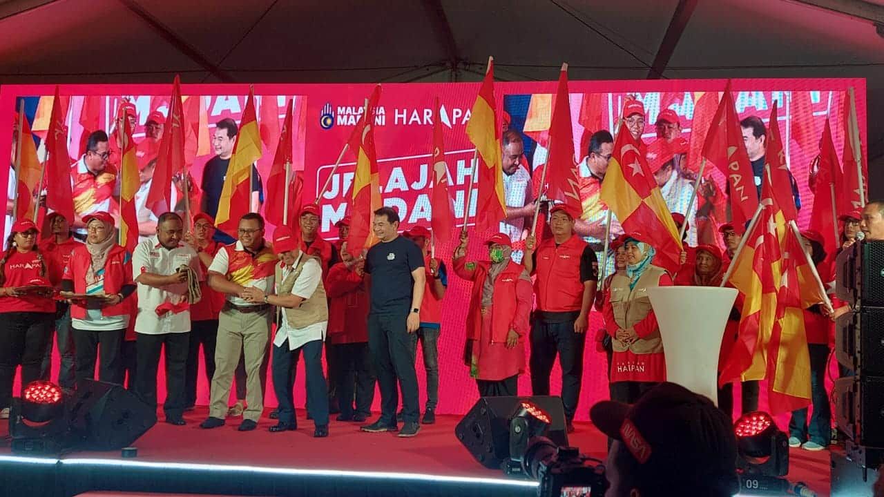 மக்கள் வாழ வளமான சூழல் அளிக்கும்    பக்கத்தான் ஹரப்பான் ஆட்சியை  சிலாங்கூர்   மக்கள்  தொடர வேண்டும்