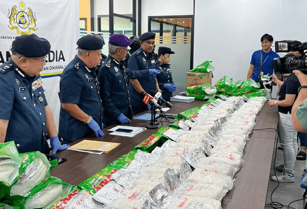 以洗衣粉袋包装避法眼 沙巴关税局起获逾百公斤冰毒