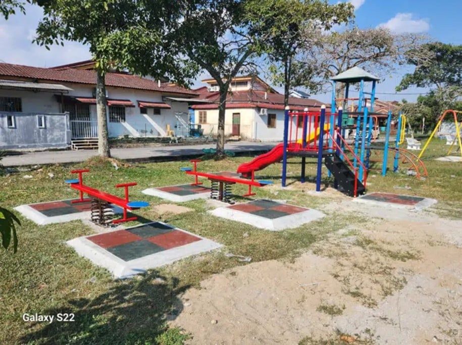 邓章钦：关爱计划拨30万令吉 重铺卫星市烂路