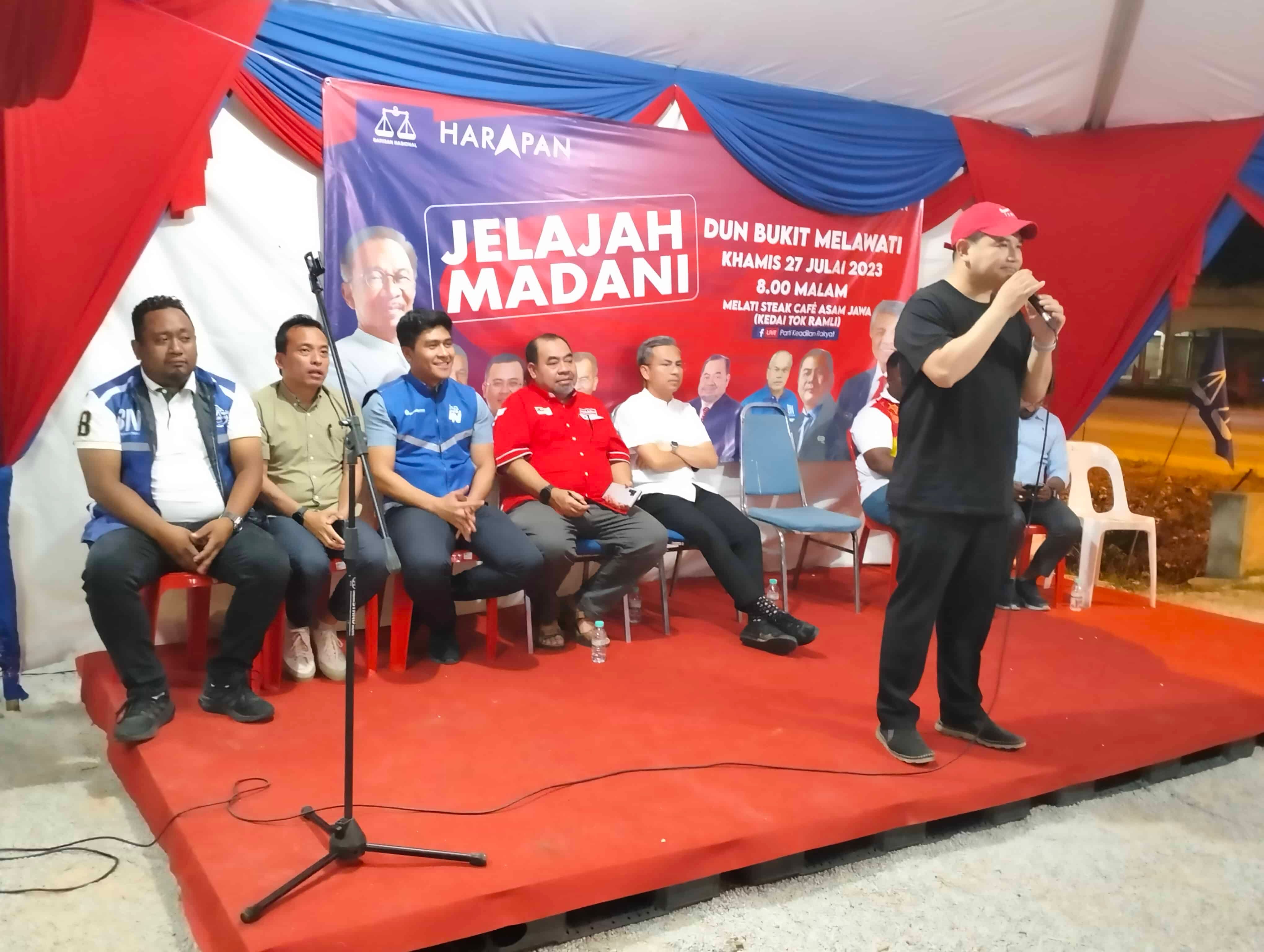 அரசியலைப் பற்றி பேச மாட்டேன்  மக்களுக்கு    சேவையாற்ற   வந்துள்ளேன் - வாய்ப்பு தாருங்கள்