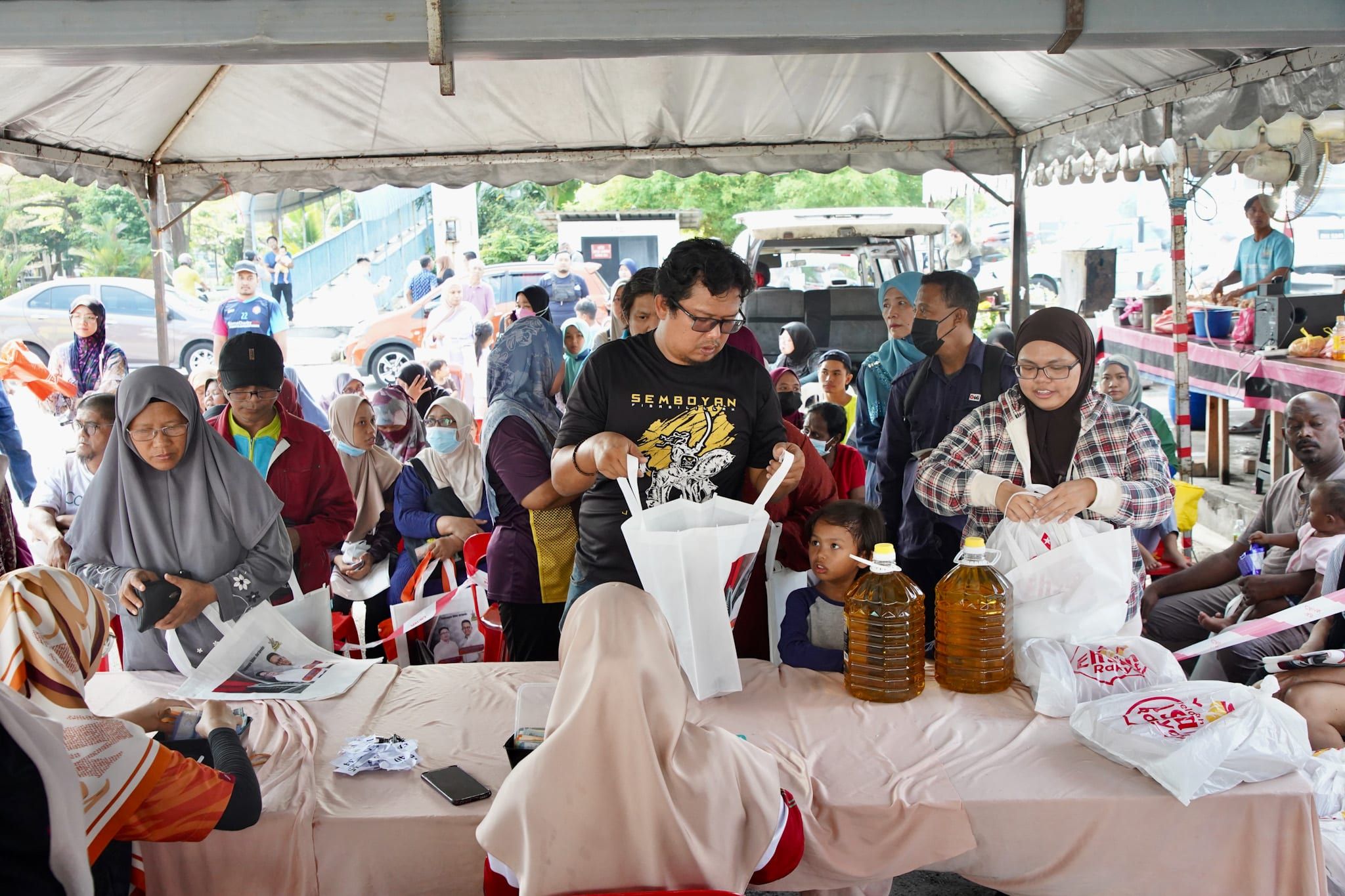 Lebih 500 kunjungi JER Parlimen Klang, 300 ayam, 200 papan telur terjual kurang 40 minit