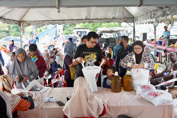 Lebih 500 kunjungi JER Parlimen Klang, 300 ayam, 200 papan telur terjual kurang 40 minit