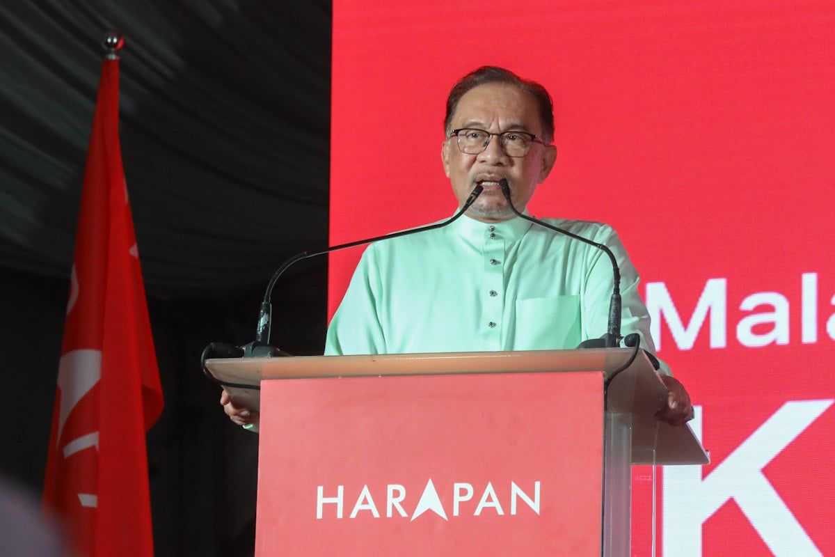 டத்தோ ஸ்ரீ அன்வார்-  சிலாங்கூர் மந்திரி புசார்  20 வேட்பாளர்களுடன் இரு   இந்தியர்களையும்  அறிவித்தார்.