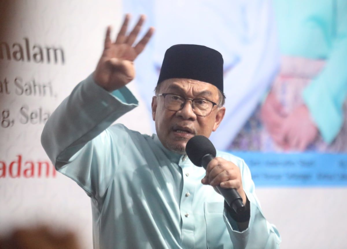 I'll release proof of Felda settlers' debt waiver, Anwar tells Muhyiddin