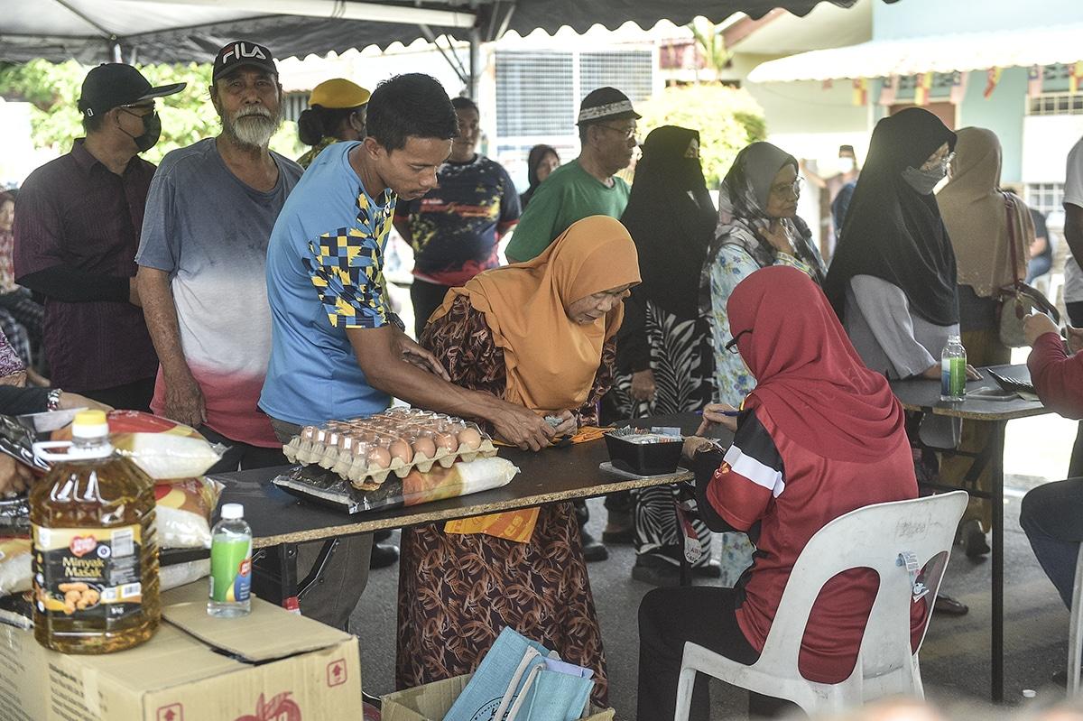 Jimat separuh belanja, jualan murah terus dinanti penduduk