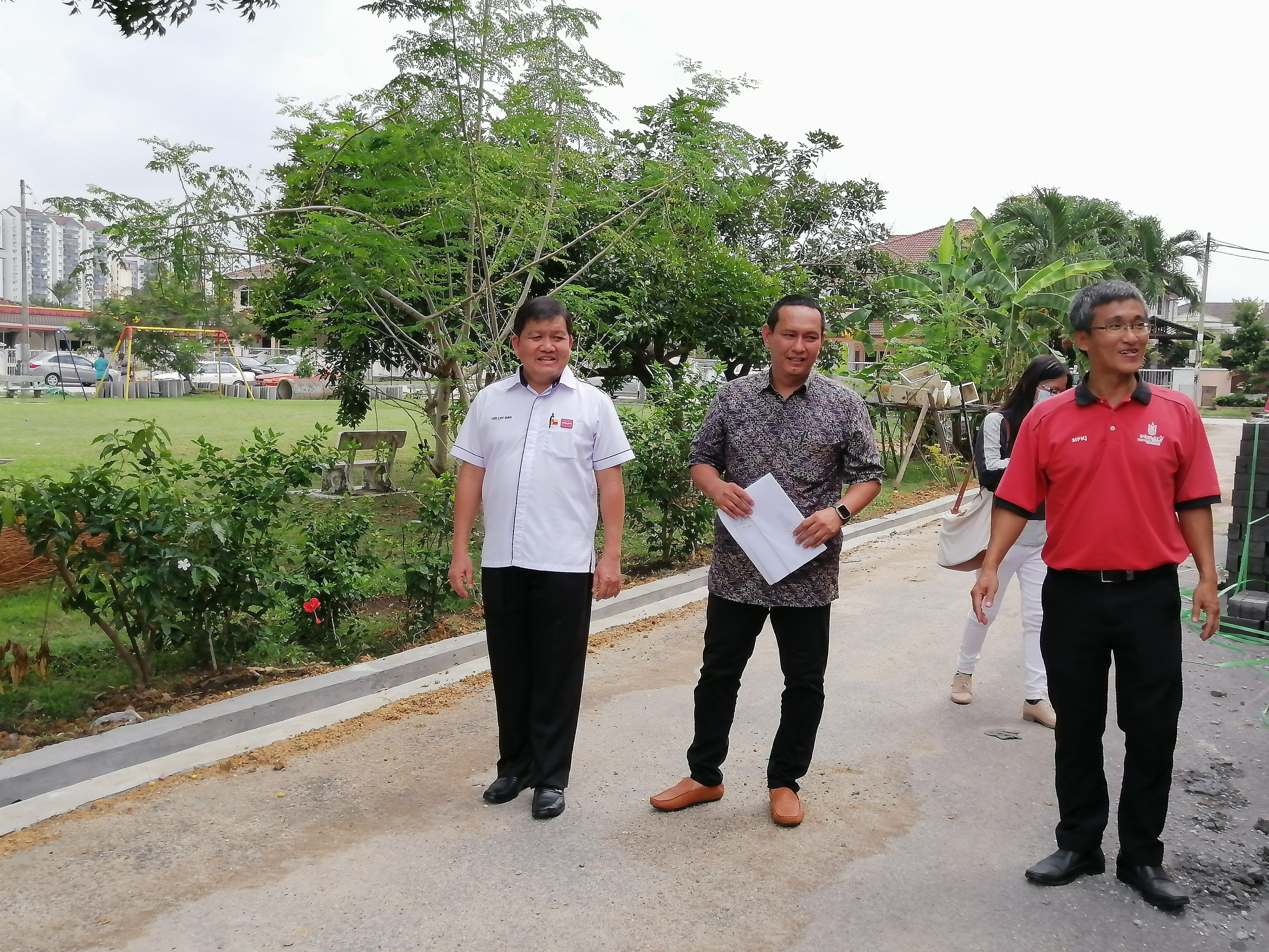 许来贤善用拨款建议为加影 多个旧社区提升沟渠