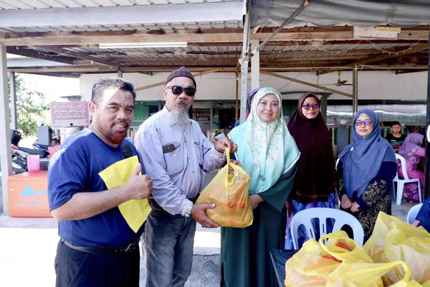 Sempena Aidiladha, DUN Bukit Melawati sumbang 10 kambing, lima lembu