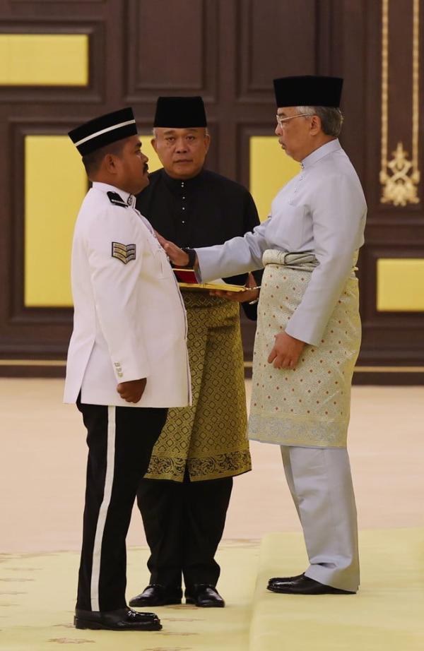 Agong confers awards on 292 individuals