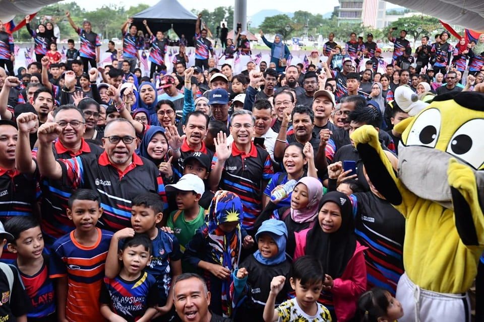 独立车队132站点传递国旗  国庆月巡游全国逾3000公里