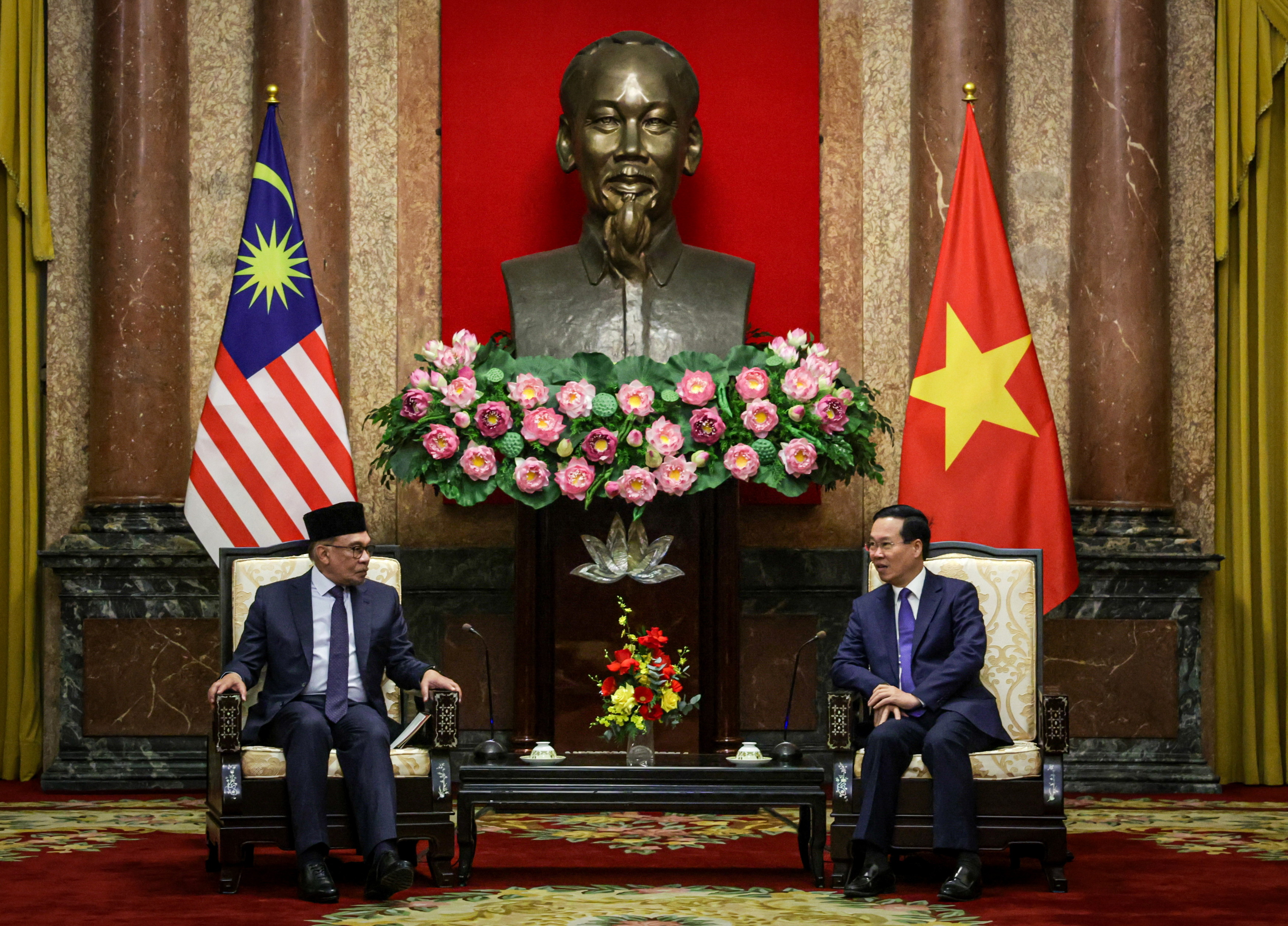 Vietnam pledges stronger ties with Malaysia