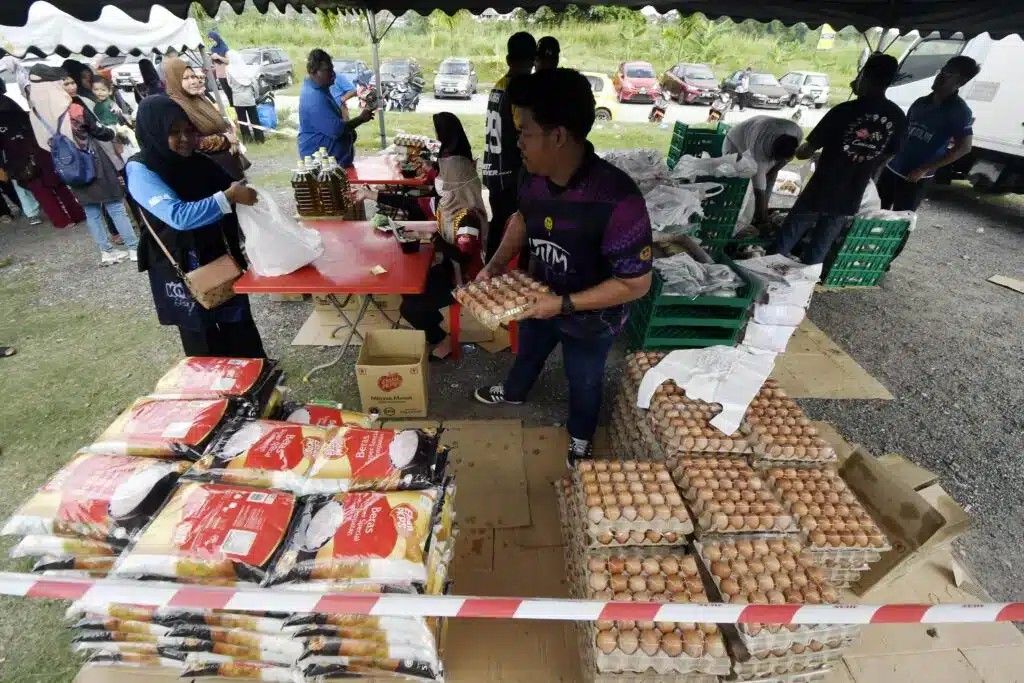 கோம்பாக் மலிவு விற்பனைக்கு 400க்கும் மேற்பட்டோர் வருகை