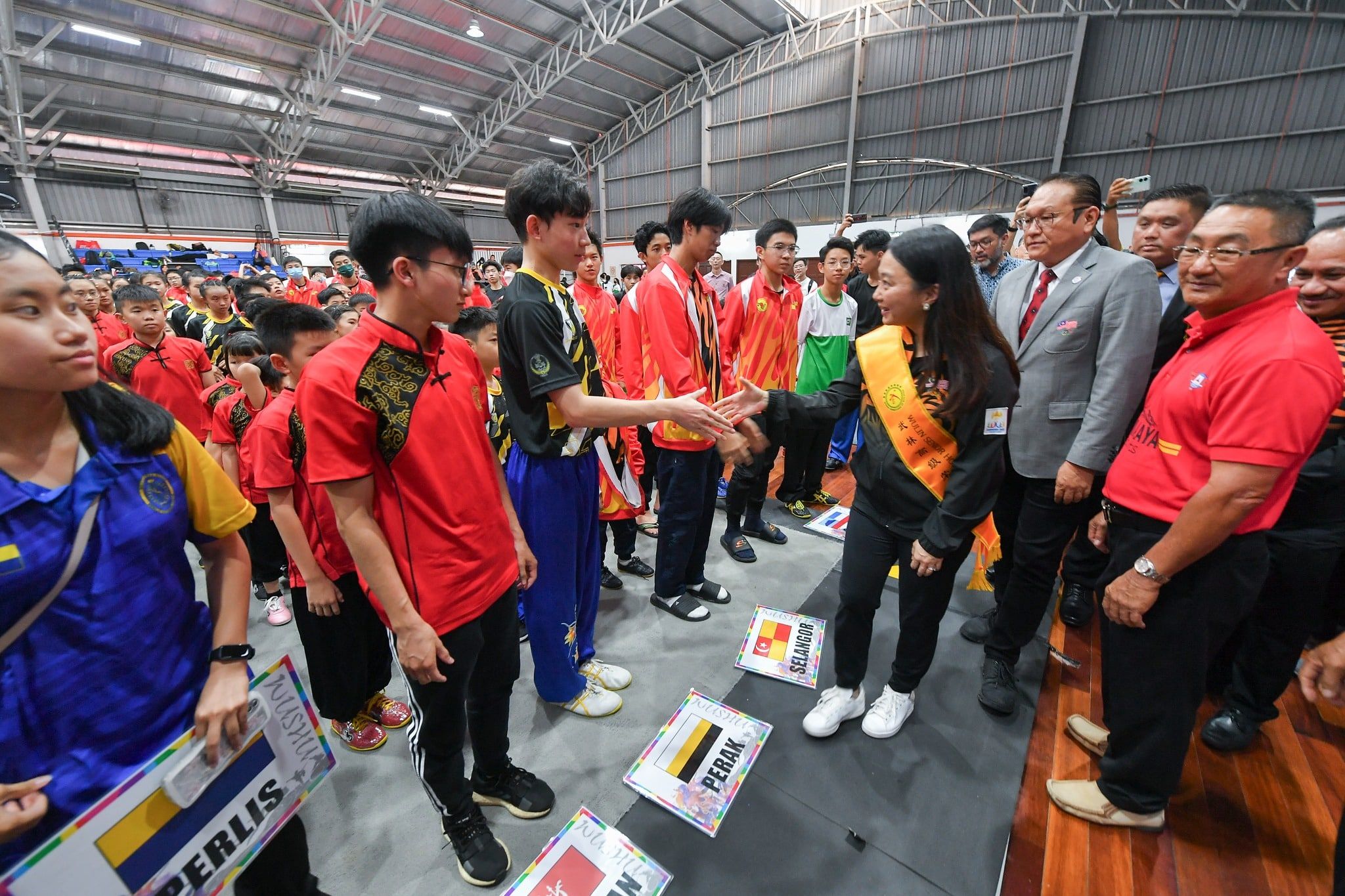 杨巧双：逾8万人加入新青年之友