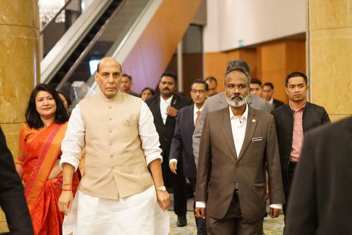 இந்திய தற்காப்பு அமைச்சர் ராஜ்நாத் சிங்குடன் அமைச்சர் சிவகுமார் சந்திப்பு