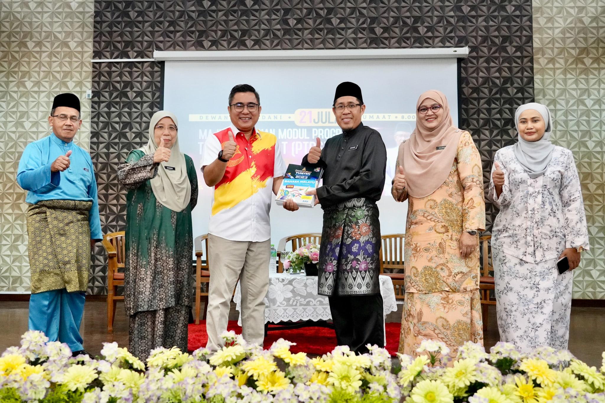 MBI serah modul tuisyen percuma kepada 260 sekolah, manfaat 65,000 calon SPM