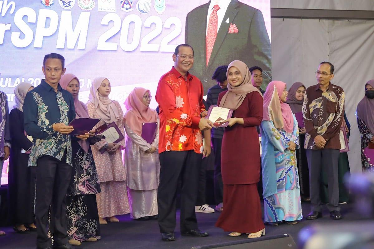 340 pelajar cemerlang SPM DUN Paya Jaras dirai, terima pengiktirafan