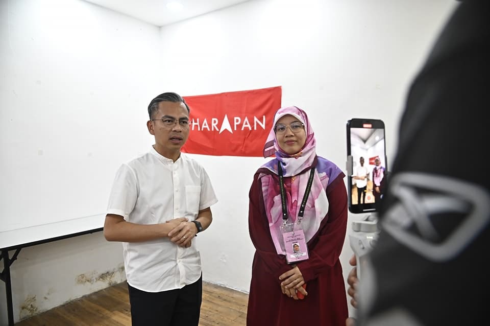 Maxis agrees to sign 5G access agreement with DNB, says Fahmi
