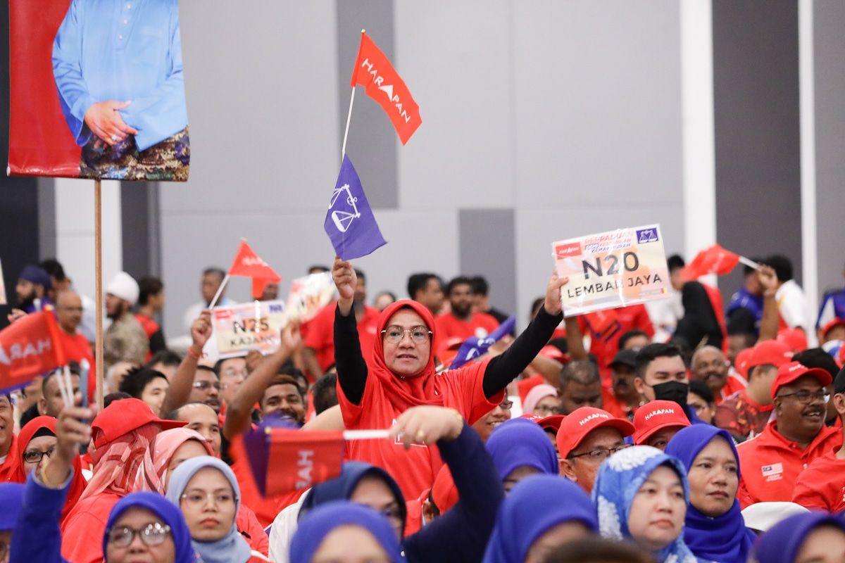 ஆர்பரிப்பு, உற்சாகத்துடன்  தேர்தல் கொள்கை அறிக்கை  வெளியிட்டார்  சிலாங்கூர் மந்திரி புசார்.