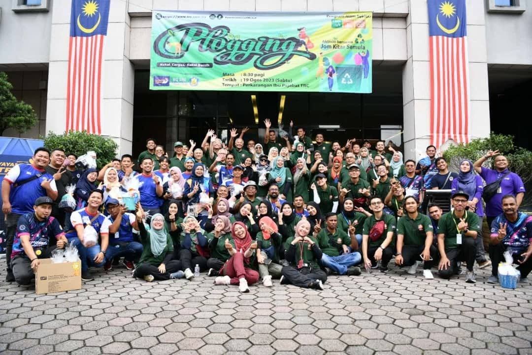 Joging sambil kutip sampah, budayakan amalan hijau, kitar semula