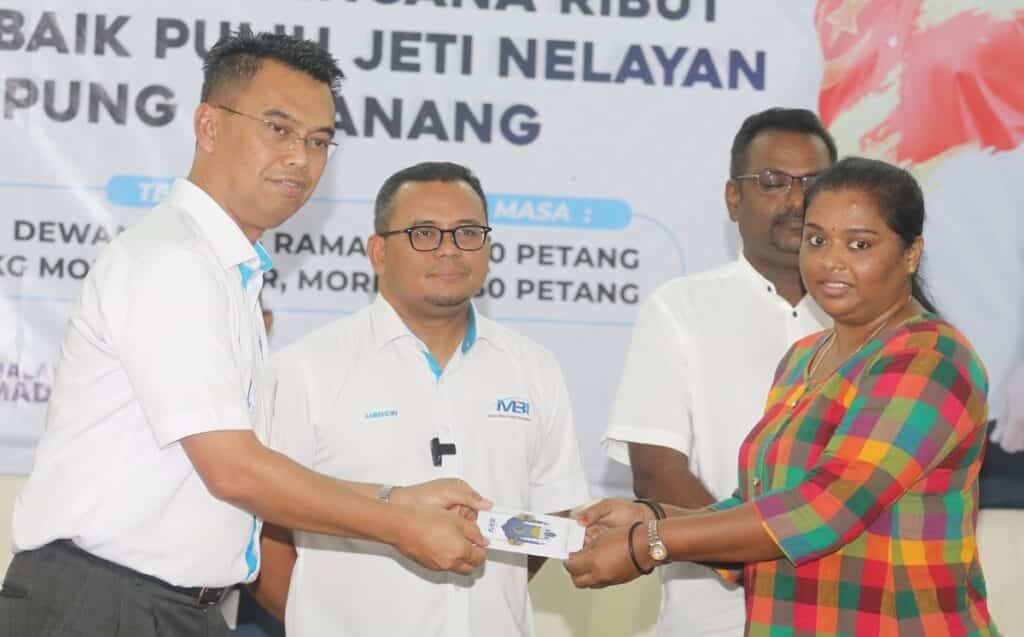 புயலில் பாதிக்கப்பட்ட 152 குடும்பங்களுக்கு எம்.பி.ஐ. உதவி- மாநில அரசுக்கு உதவி பெற்றவர்கள் நன்றி