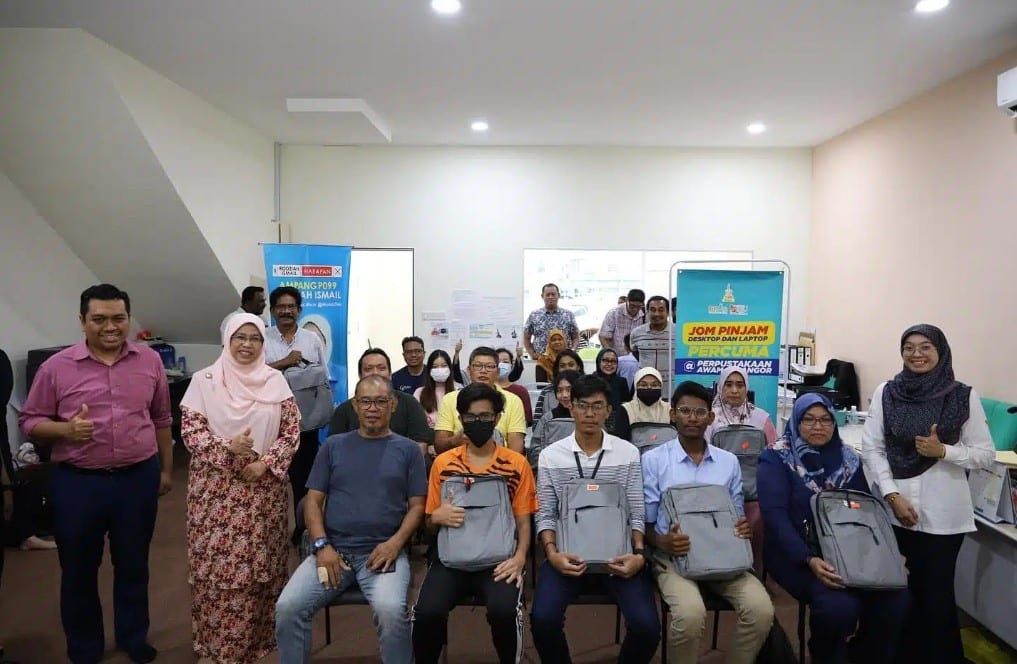 安邦国会16学生  获雪图书馆机构免费出租电脑