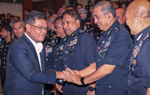 内政部官员被指没收两本非禁书 赛夫丁:仅取走查内容是否违法