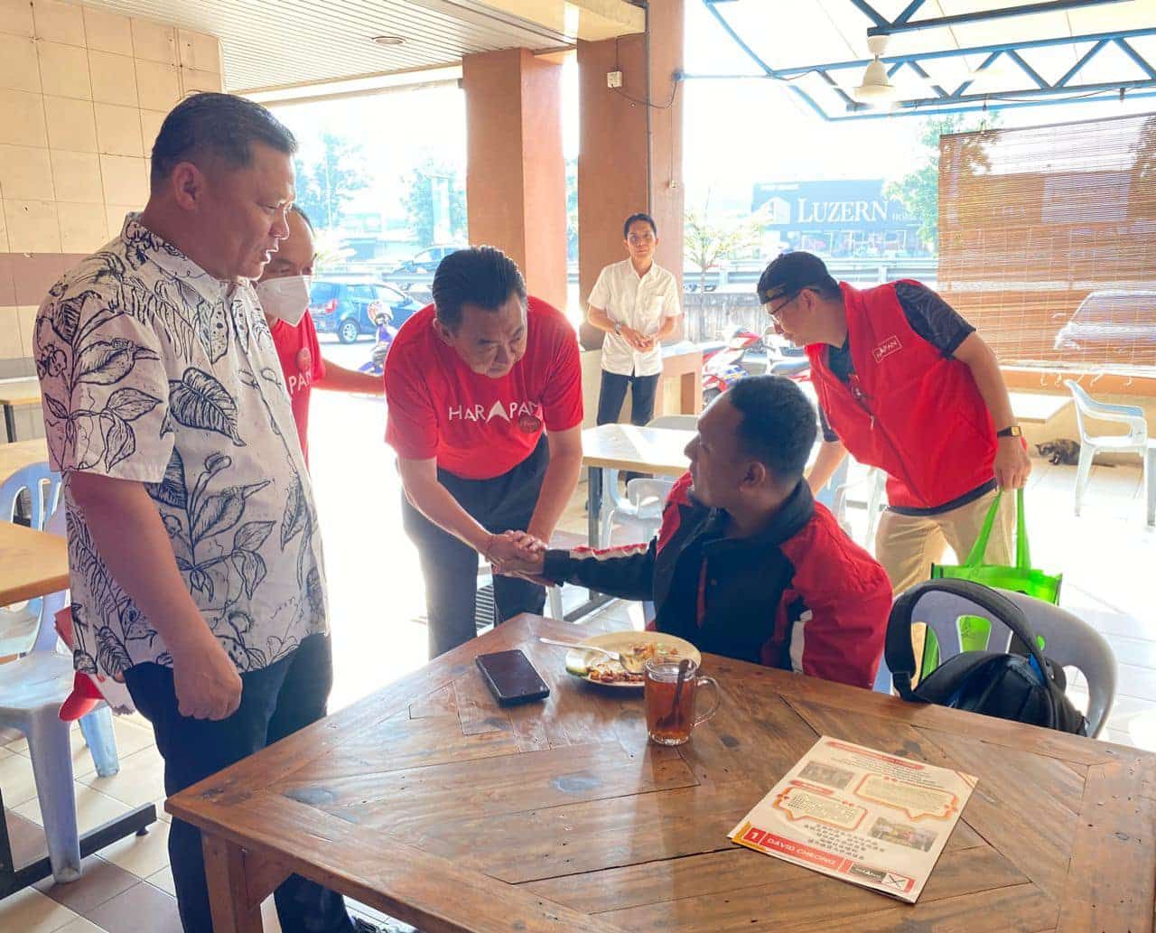 拜票喜获选民正能量鼓励 张睷洋再三提醒812必须投票