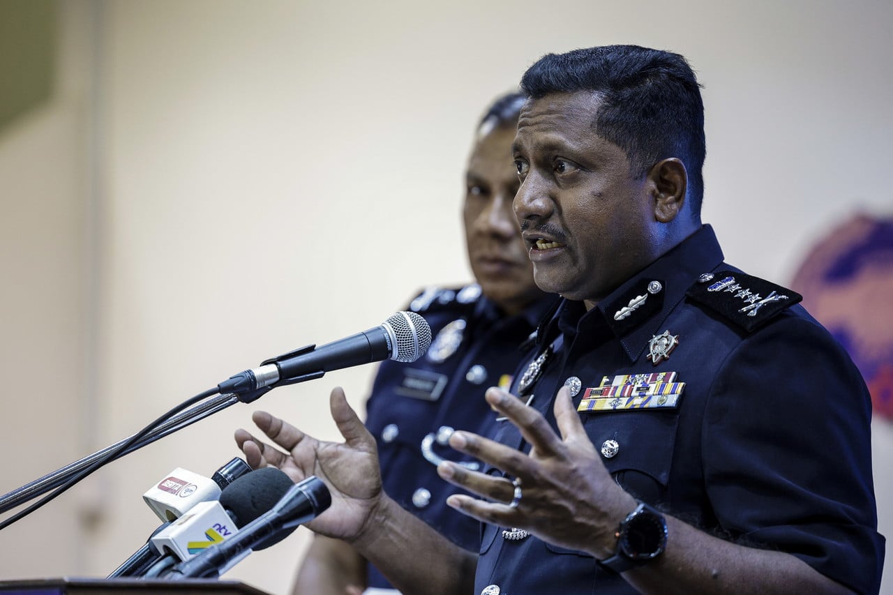 Police record statement of man who allegedly left RM500,000 suitcase in parking lot