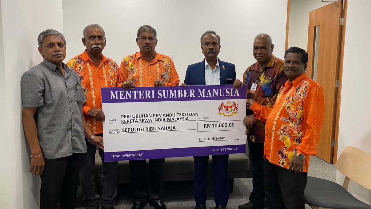 இந்திய டாக்ஸி மற்றும் வாடகை கார் ஓட்டுநர் சங்கத்திற்கு வெ.10,000 நன்கொடை - அமைச்சர் சிவகுமார் வழங்கினார்