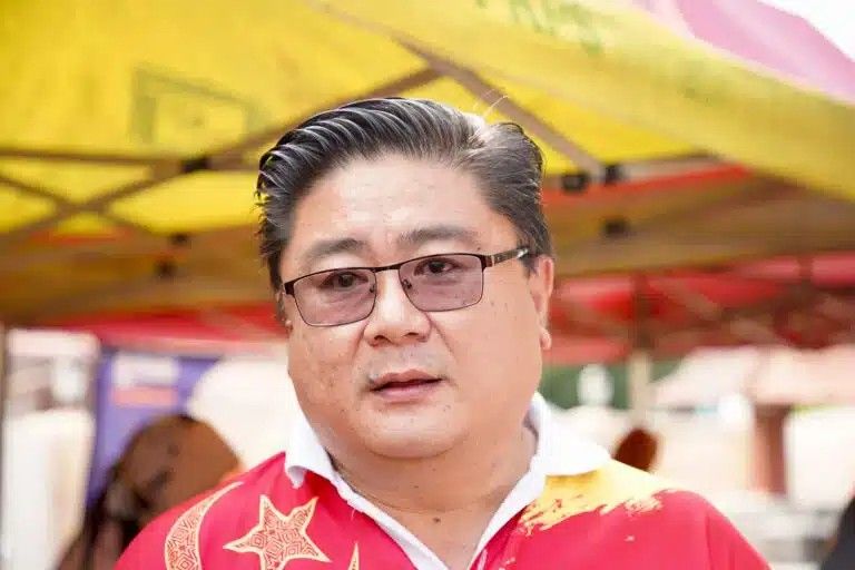 重型车花园区随意停放危及居民  柯鹏飞促州政府拟指南对付