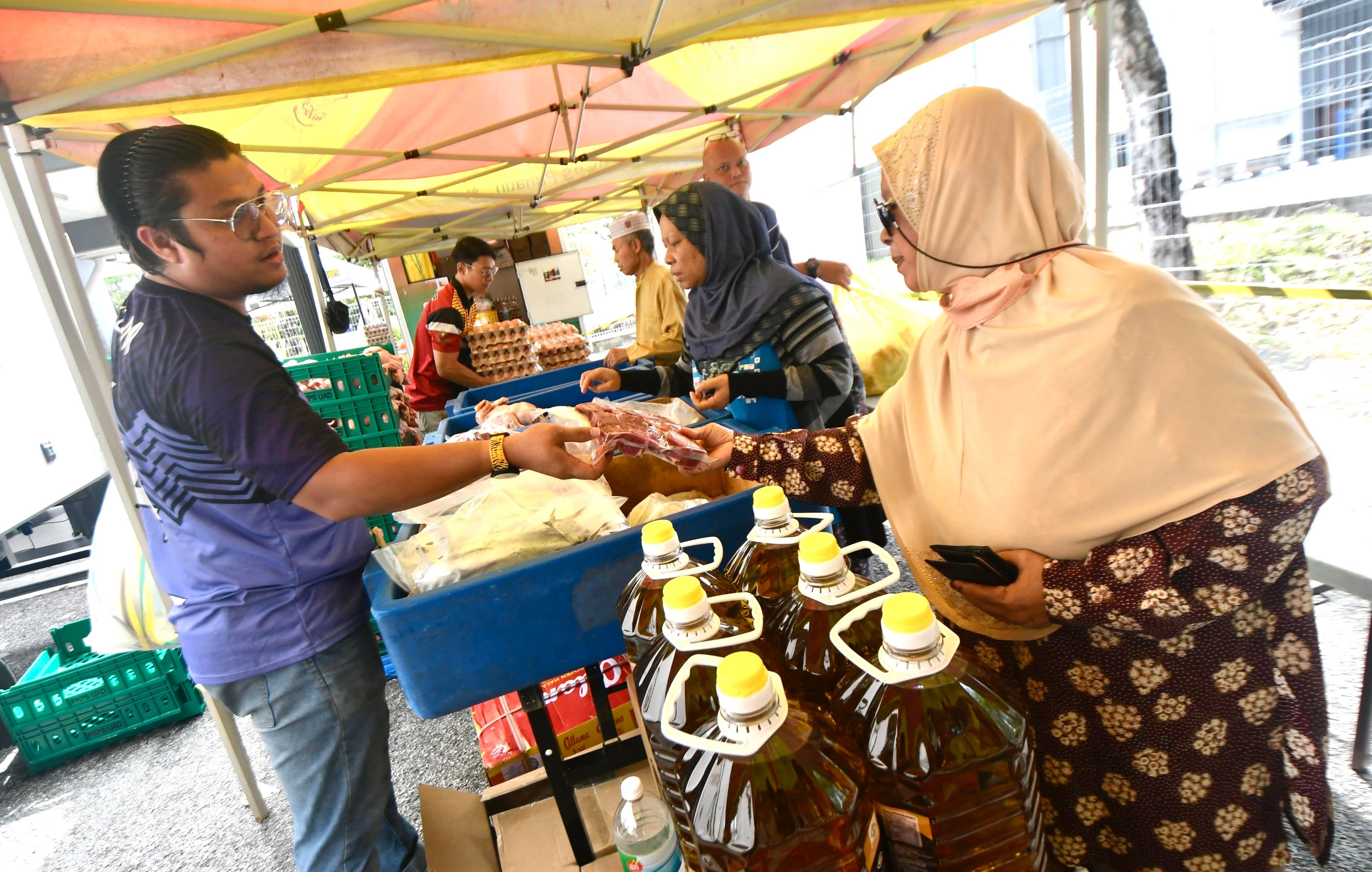 Peniaga makanan manfaat jualan murah, beli bahan mentah segar