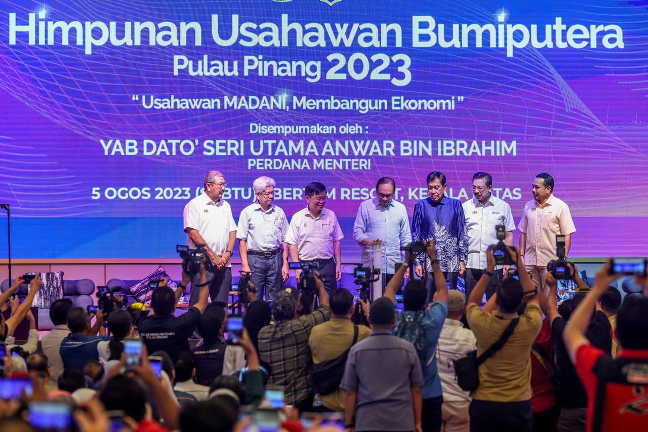 下周研究公仆薪酬及毕业生薪资 安华促与大学合作激发协同效应