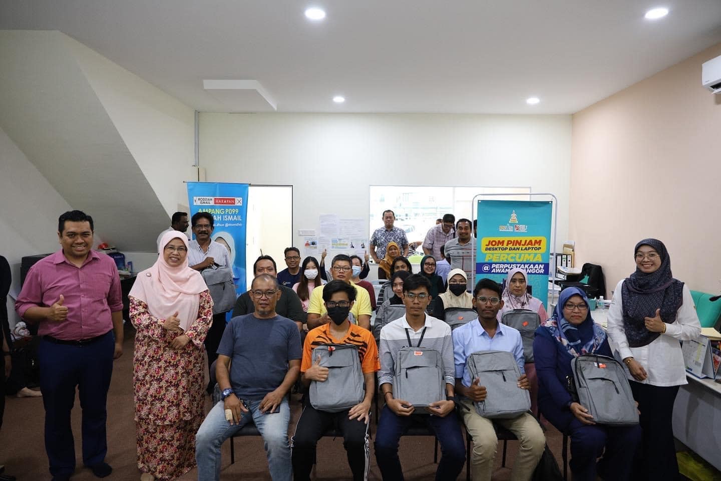 16 pelajar terima pinjaman laptop, bantu pembelajaran digital