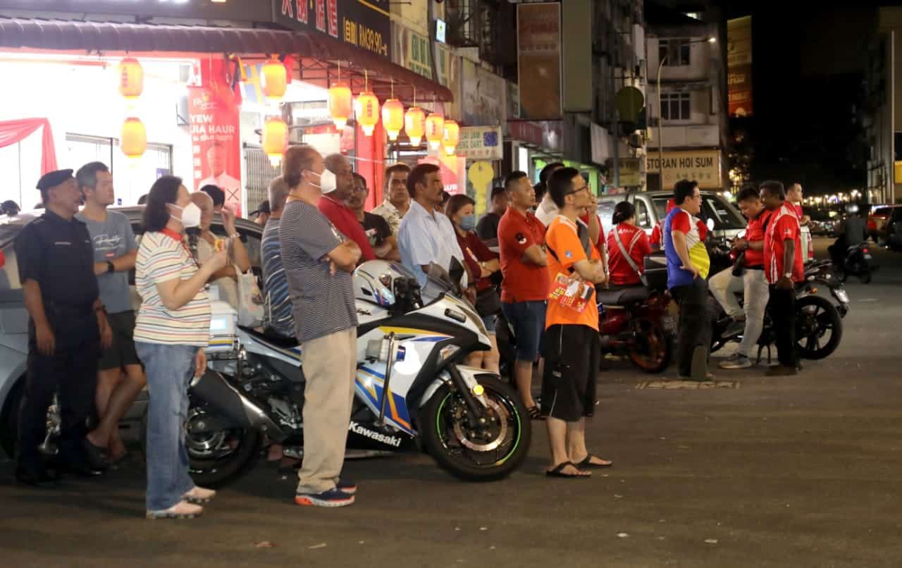 莲花苑州席希盟讲座热爆  选民站路边听演讲捧场