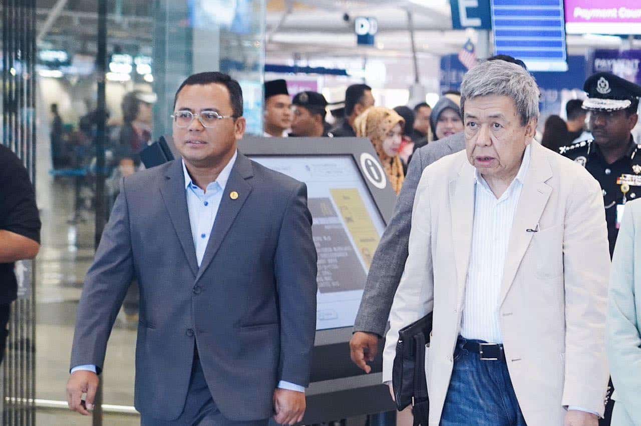 Selangor sultan returns safely after medical procedure abroad
